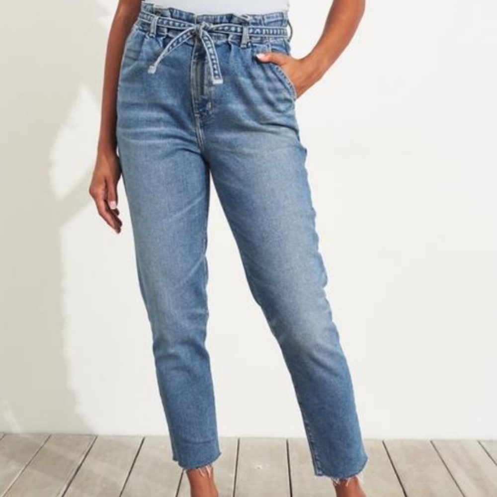 Hollister | Ultra High Rise Paperbag Mom Jeans